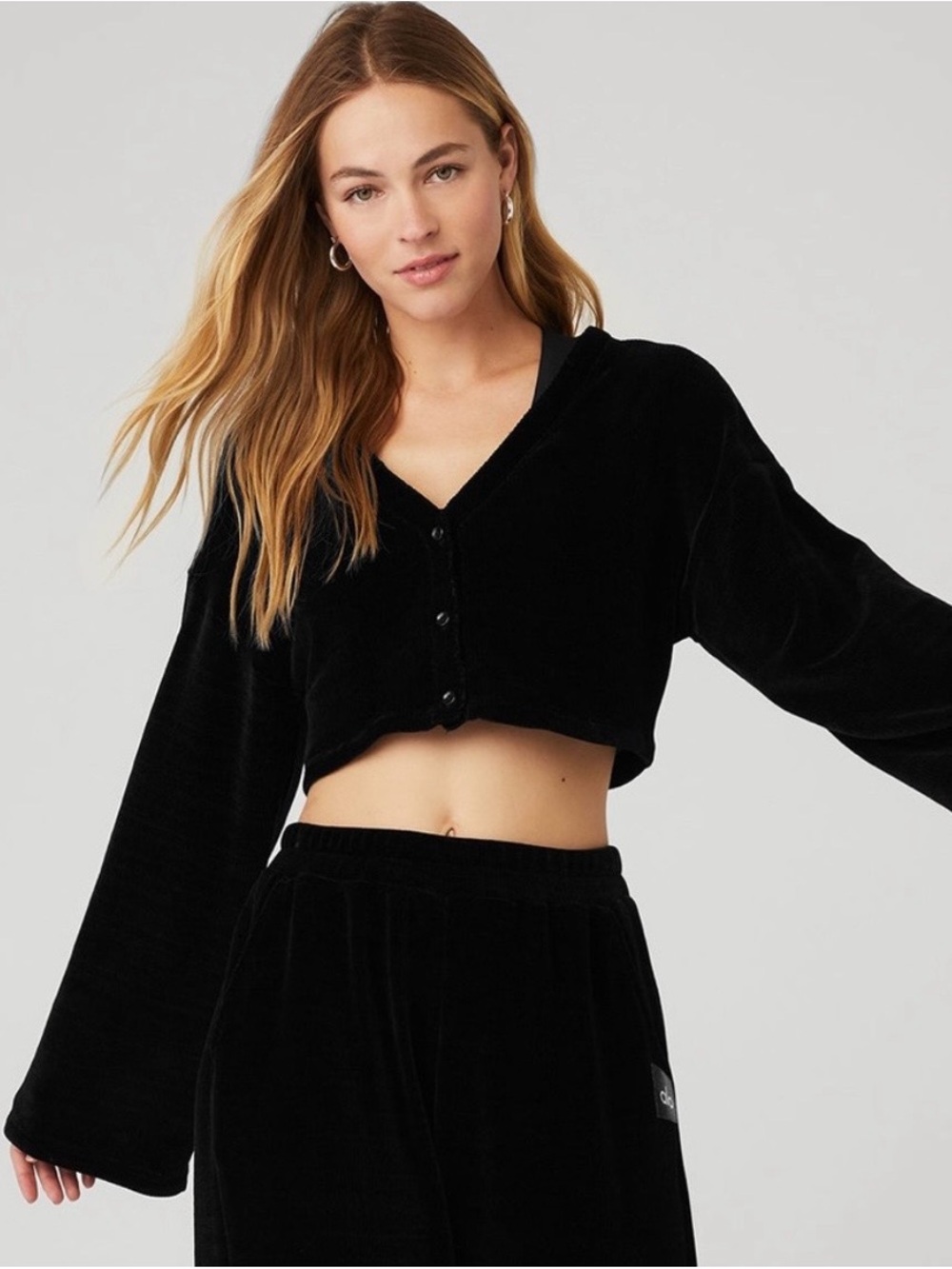 Alo Yoga Chenille Chalet Cropped V-Neck Velour Button-Up Cardigan - Black
